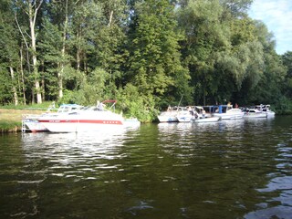 Warten vor der Schleuse Alt Ruppin