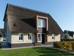 Vakantiepark Fraaie, statige villa met sauna aan het Tjeukemeer - Delftstrahuizen - image1