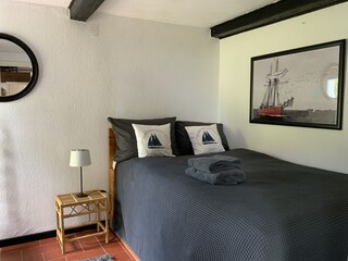 Ground-Floor Bedroom (big single bed)