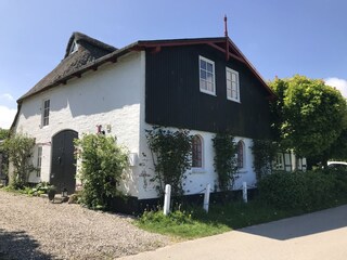 Side view and entrance to the Tenne