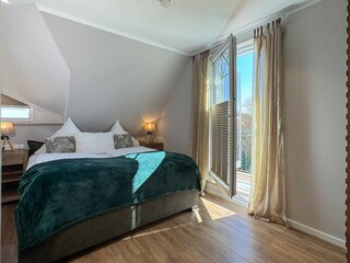 Schlafzimmer mit Balkon