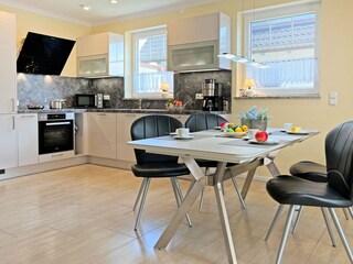 Küche mit Essgruppe