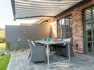 große Terrasse mit elektr. Markise