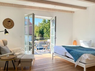 Wohnbereich Blick zum Balkon