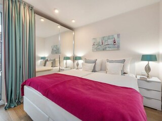 Schlafzimmer mit Doppelbett