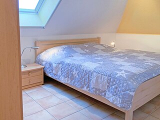 Schlafzimmer mit Doppelbett