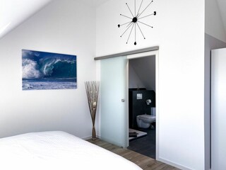 Schlafzimmer mit Badzimmer