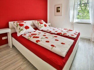 Schlafzimmer mit Doppelbett