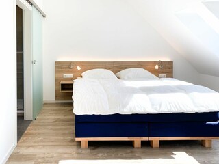 Schlafzimmer mit Doppelbett