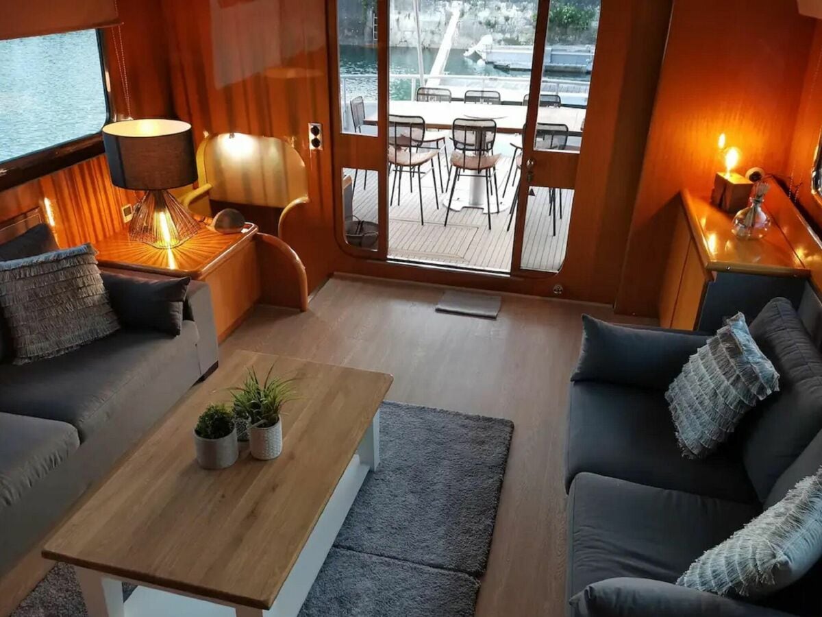 House boat La Rochelle Features 1