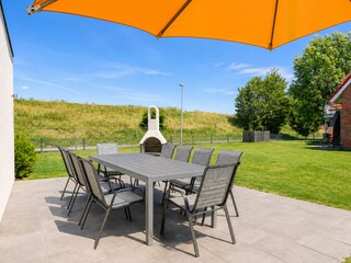 Gemeinschaftsbereich mit Holzkohgrill