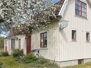 Holiday house 5 person holiday home in LIDKÖPING - Lidköping - image1