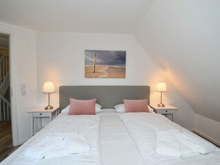 Schlafzimmer 2 mit Doppelbett OG