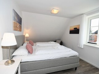 Schlafzimmer 2 mit Doppelbett OG