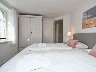 Schlafzimmer 2 mit Doppelbett OG