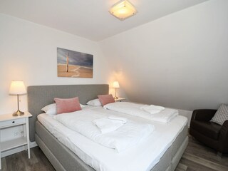 Schlafzimmer 2 mit Doppelbett OG