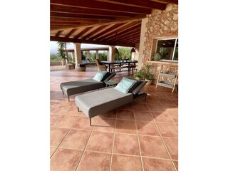 Loungeliegen auf der Terrasse