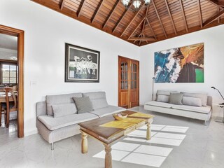 Villa Tías Features 13