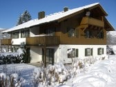 Außenansicht des Hauses im Winter