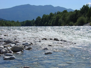 Die erfrischende Isar mit Bergblick