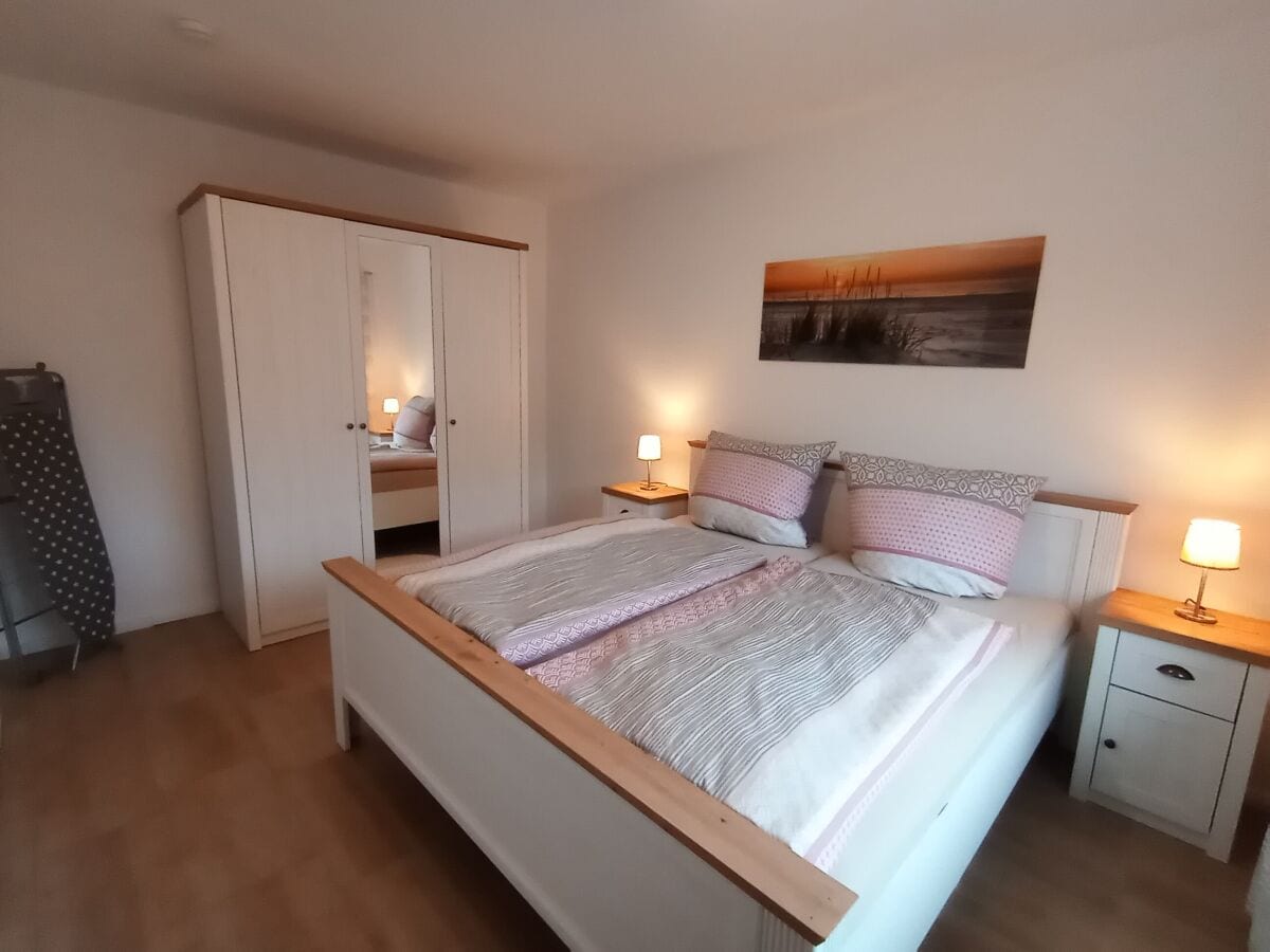 Schlafzimmer (Doppelbett 180x200m)