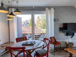 Wohn-/Essbereich mit offener Küche