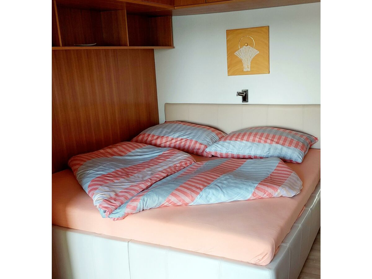 Doppelbett Schlafzimmer 2 neue FK Matratzen  08/22