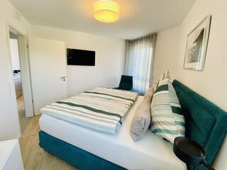 Sessel und Flat-TV