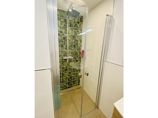 mit ebenerdiger Regendusche