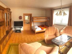 Vakantiehuis in Bärenstein bij groene heuvels - Berenstein - image1