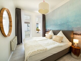 Schlafzimmer mit Zugang zum 2. Balkon