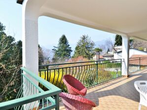 Appartement Fijne vakantiewoning in Colmegna met omheinde tuin - Luino - image1