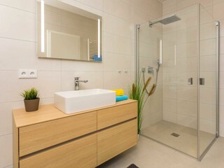 Badezimmer mit Dusche