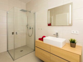 Badezimmer mit Dusche