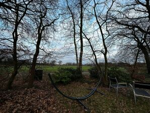 Chalet confortable dans un camping calme près de Holten