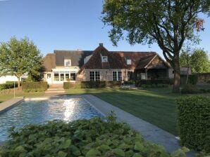 Vakantiehuis Luxe villa met verwarmd zwembad in de serene Kempen - Mol - image1