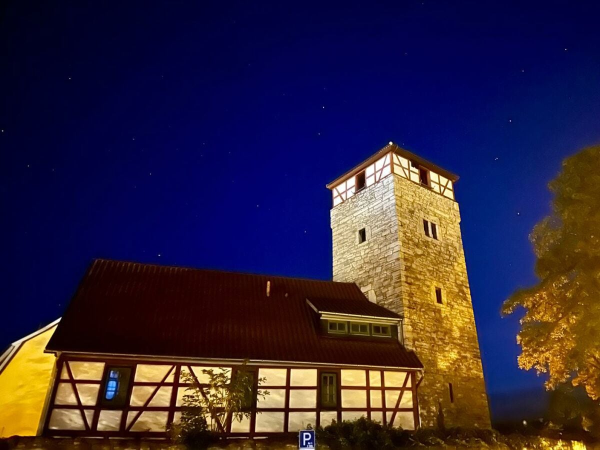 Butterturm bei Nacht