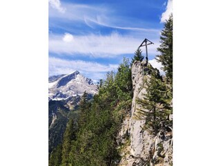 Kreuzjoch mit Blick zur Alpspitze