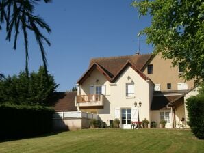 Geräumiges Ferienhaus mit Pool in Faverolles - Faverolles - image1