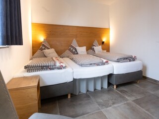 Schlafzimmer 3 Betten