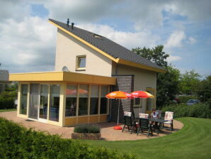 Holiday house Koudum, holiday home at the water park De Dammen by the Frisian Lakes FR029 - Koudum - image1