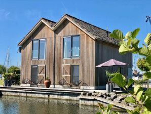 Holiday house Stavoren, modern holiday home right on the water in Stavoren. FR087A