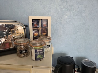 Tee- und Kafee-Ecke mit Toaster