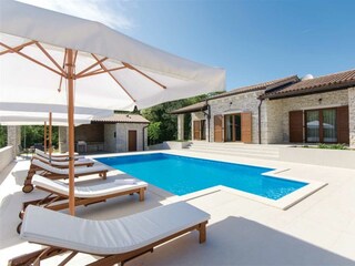 Villa Tinjan Outdoor Recording 1