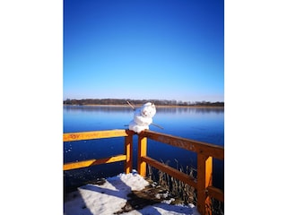 Schneefrauen knuddeln