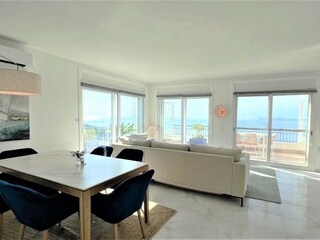 Wohn.- Essraum mit Terrasse und Meerblick