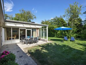 Bungalow in a holiday park on the North Sea coast - Sint Maartenszee - image1