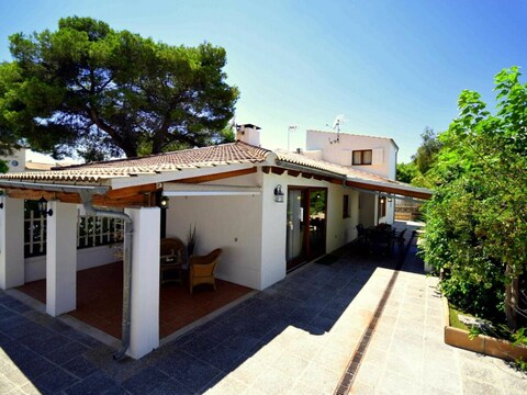 Apartamento de vacaciones Casa de playa moderna Es Baladre 44236