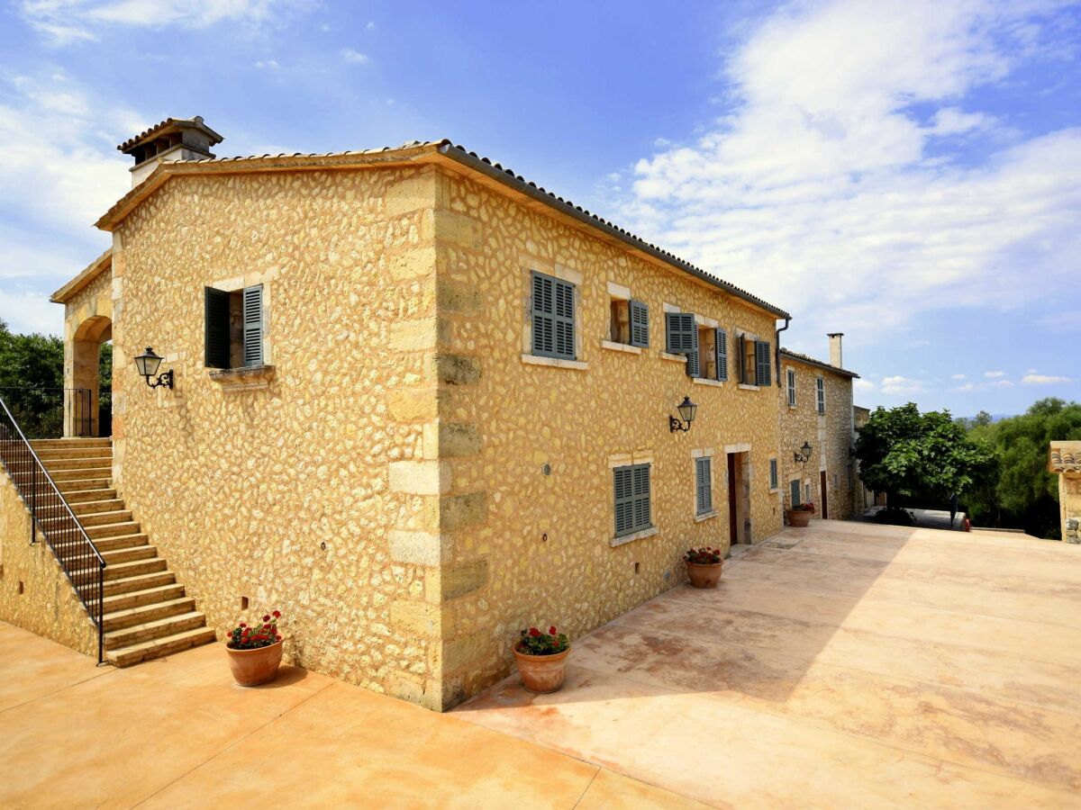 Terrasse und Außenansicht der Finca