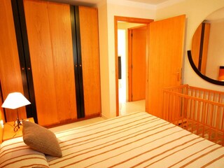 Schlafzimmer 2 mit Einbauschrank